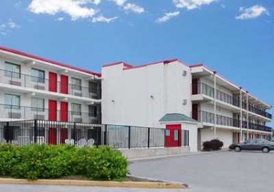 Days Inn & Suites By Wyndham Indianapolis Airport East Exteriör bild