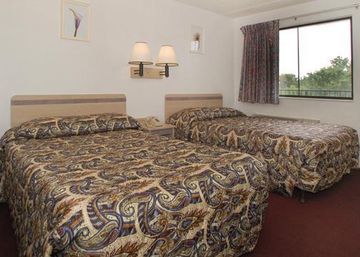 Days Inn & Suites By Wyndham Indianapolis Airport East Exteriör bild